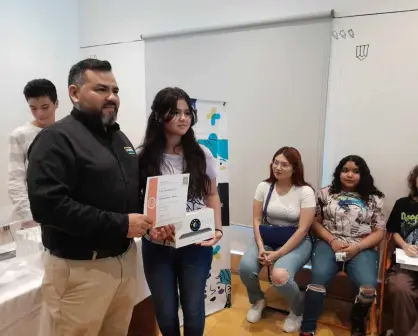 30 menores de Culiacán se consolidan como "líderes de paz" y reciben tablets