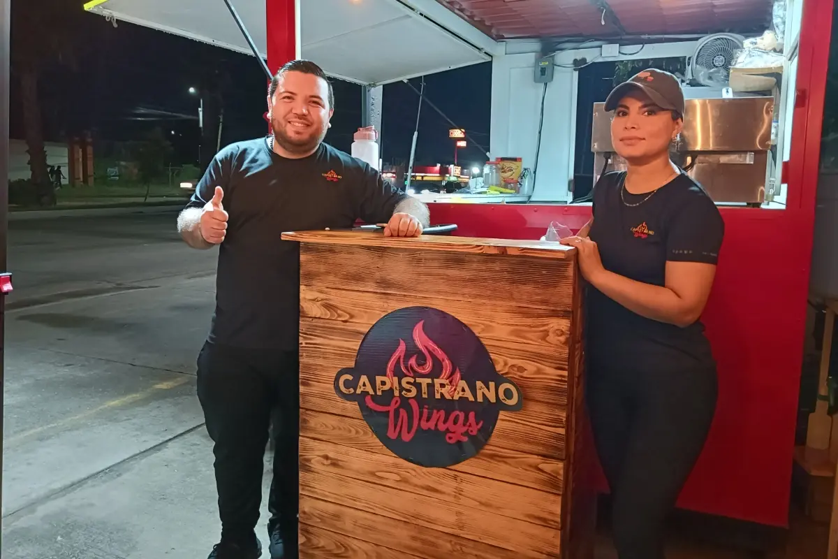 Capistrano Wings es el reflejo del esfuerzo de Iván Francisco Félix y su esposa, una historia de sabor, perseverancia y esperanza en Culiacán. | Imágenes de Francisco Castro