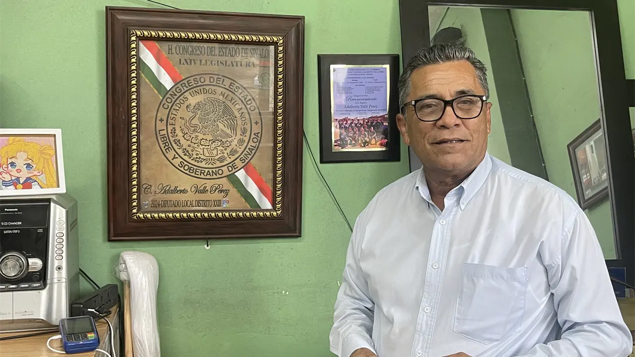 Con la Mueblería Coral Adalberto Valle lleva más de 20 años emprendiendo en el sector Flores Magón