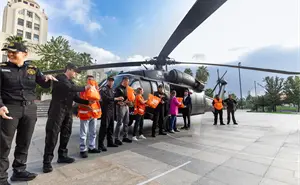 El helicóptero Black Hawk de Nuevo León, lleva ayuda por segunda vez a Veracruz