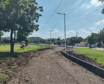 Sendero de la Paz ilumina bulevar Agricultores en Culiacán