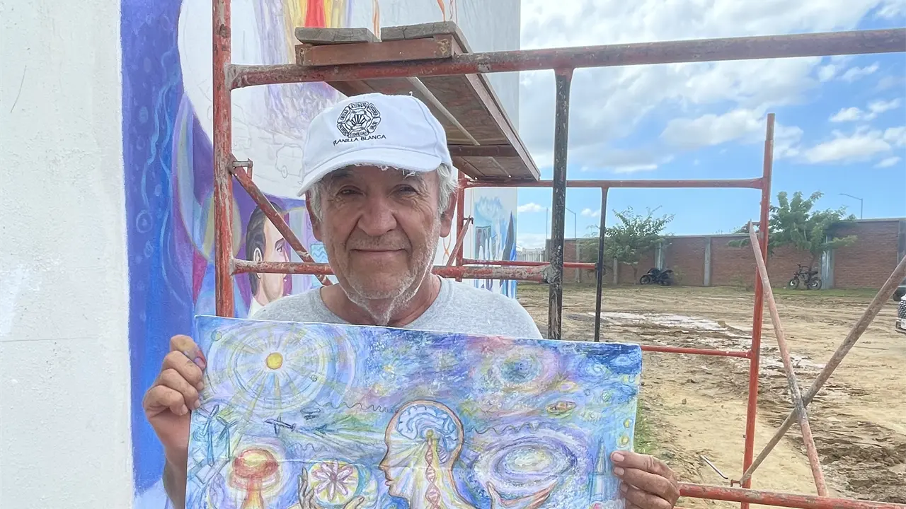 Oscar Castllo Vega es muralista y escritor, tiene en su haber más de cien obras que embellecen y cuentan historia en Sinaloa