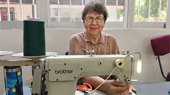 Lupita Buelna, de 69 años, halló en la costura y el bordado una forma de vivir con alegría en Culiacán