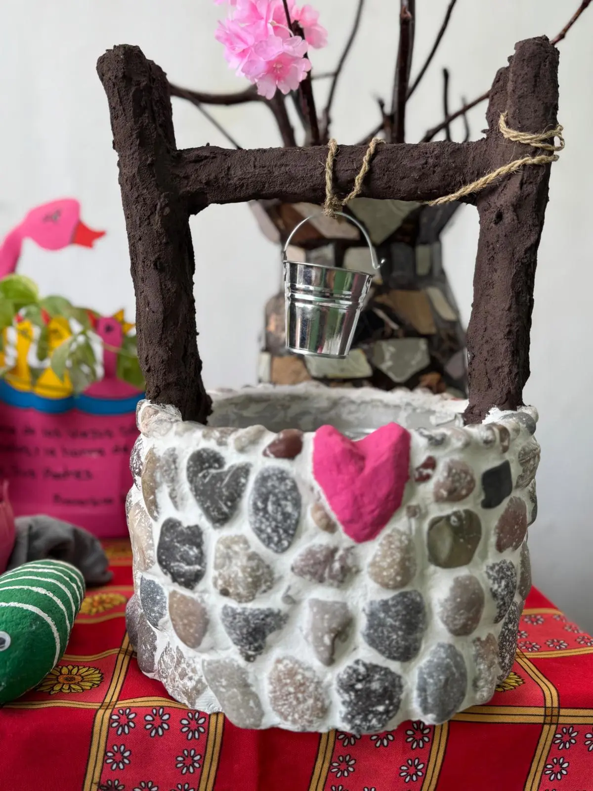 Las artesanías de Ana Julia son un deleite para sus compradores.