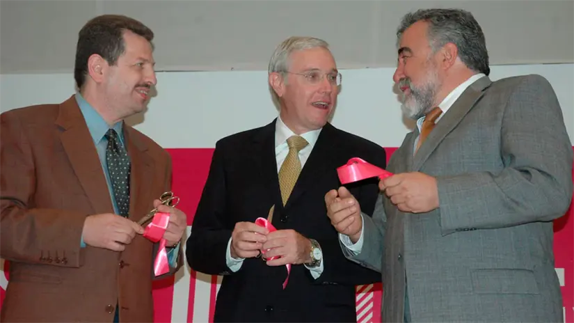 Max David Michel González (al centro) dueño de Liverpool. Foto: cortesía.