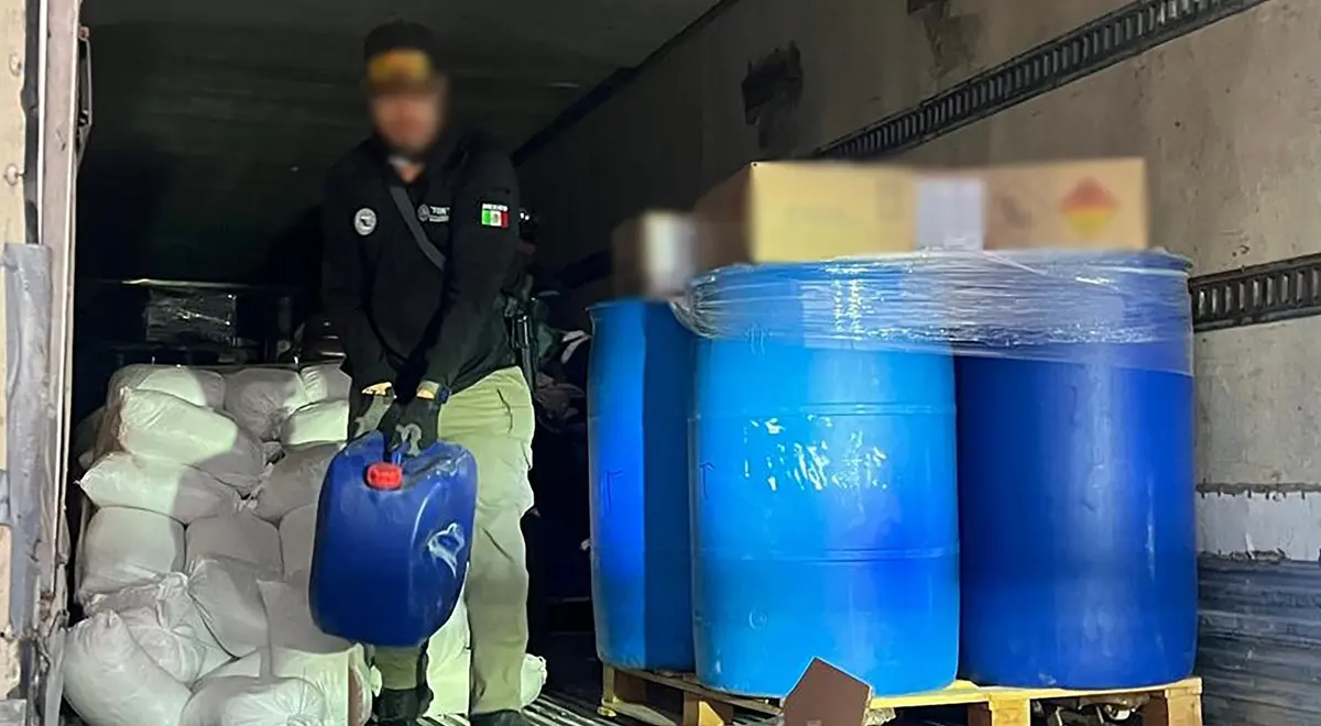 FGR y Sedena decomisan tractocamión con 13 toneladas de químicos para narcóticos