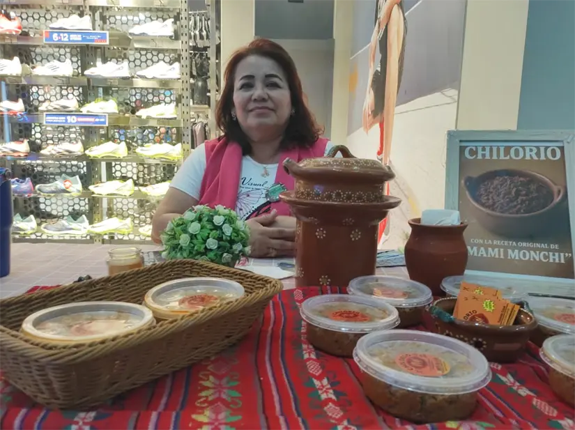 Además de su labor como trabajadora, y ama de casa, Yoli toma tiempo para ir a vender su chilorio en los bazares de la ciudad.